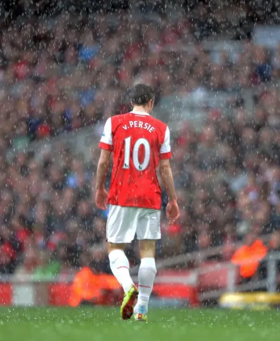Framed Print : Robin van Persie Scores Twice: Arsenal 2-0 Wolverhampton Wanderers, Barclays Premier League