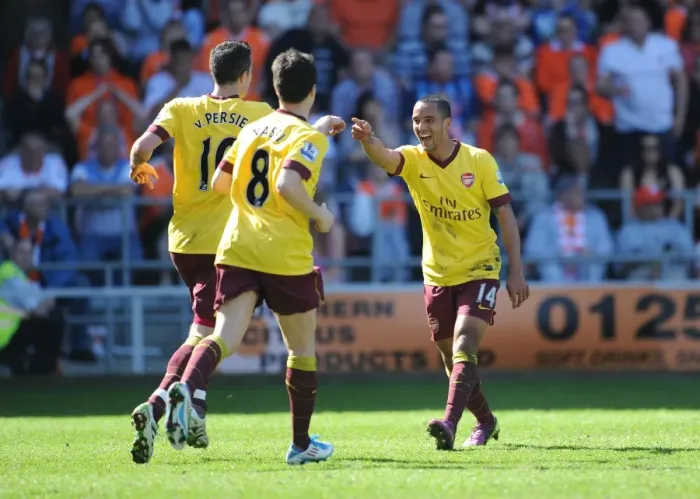 Framed Print : Robin van Persie scoring the 3rd Arsenal goal with Theo Walcott and Samir Nasri