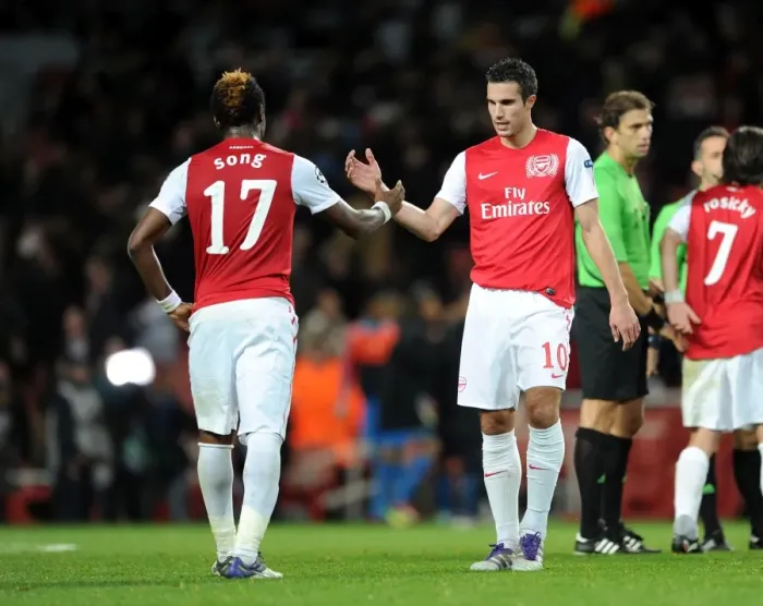 Framed Print : Robin van Persie shakes hands with Alex Song (Arsenal) at the end of the match Framed Print : Robin van Persie shakes hands with Alex Song (Arsenal) at the end of the match