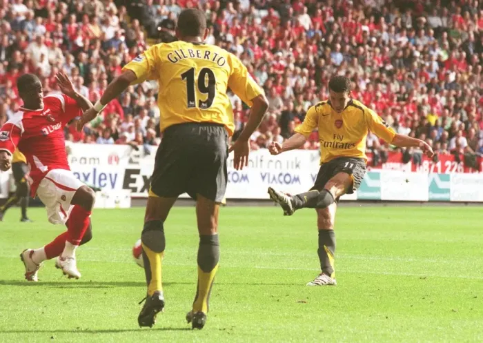 Framed Print : Robin van Persie shoots past Scott Carson to score the 1st Arsenal goal Framed Print : Robin van Persie shoots past Scott Carson to score the 1st Arsenal goal