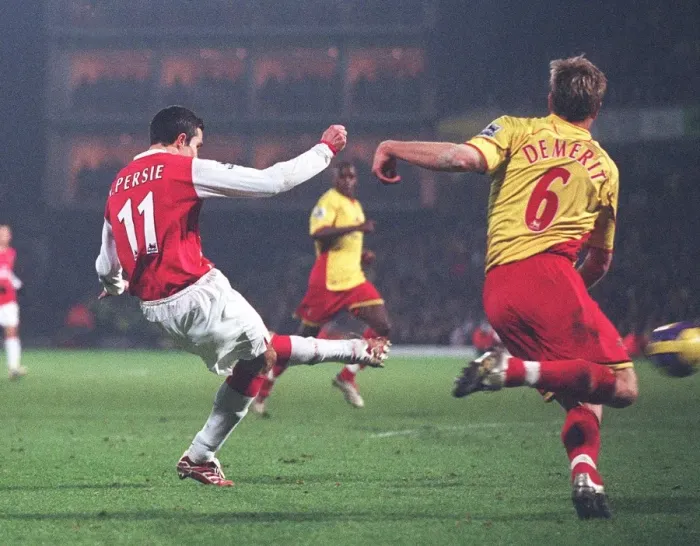 Framed Print : Robin van Persie shoots past Watford goalkeeper Ben Foster the score the 2nd Arsenal goal Framed Print : Robin van Persie shoots past Watford goalkeeper Ben Foster the score the 2nd Arsenal goal