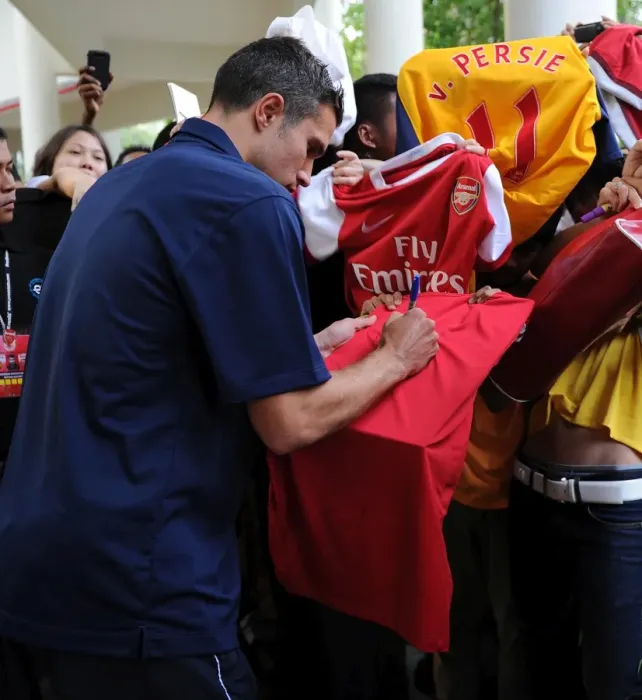 Framed Print : Robin van Persie signs autographs outside the hotel. Suajuna Hotel, Kuala Lumpur