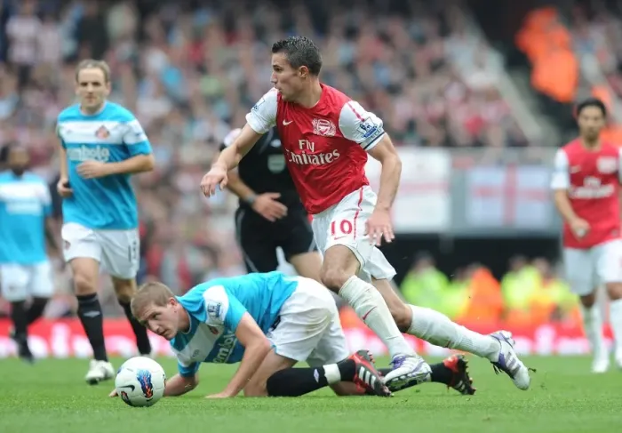 Framed Print : Robin van Persie Surges Past Michael Turner: Arsenal vs. Sunderland, Premier League 2011-12 Framed Print : Robin van Persie Surges Past Michael Turner: Arsenal vs. Sunderland, Premier League 2011-12