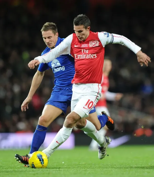 Framed Print : Robin van Persie Surges Past Phil Jagielka: Arsenal vs. Everton, Premier League 2011-12 Framed Print : Robin van Persie Surges Past Phil Jagielka: Arsenal vs. Everton, Premier League 2011-12