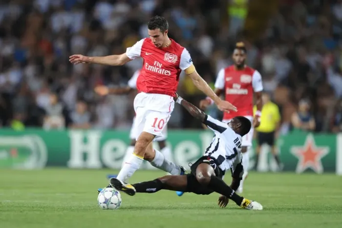 Framed Print : Robin van Persie vs. Emmanuel Badu: Clash of Champions League Rivals at Udinese