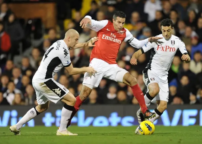 Framed Print : Robin van Persie vs. Philippe Senderos and Mousa Dembele: Intense Battle at Fulham v Arsenal, Premier League 2011-12 Framed Print : Robin van Persie vs. Philippe Senderos and Mousa Dembele: Intense Battle at Fulham v Arsenal, Premier League 2011-12