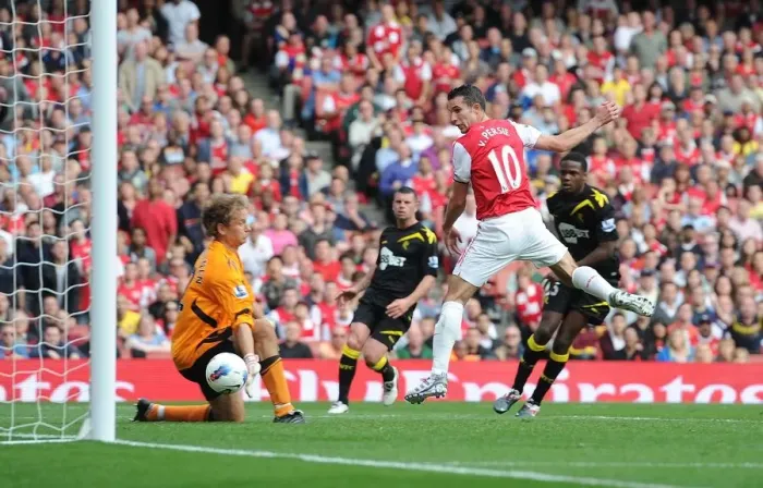 Framed Print : Robin van Persie's 100th Arsenal Goal: Arsenal 2-0 Bolton Wanderers (2011-12)