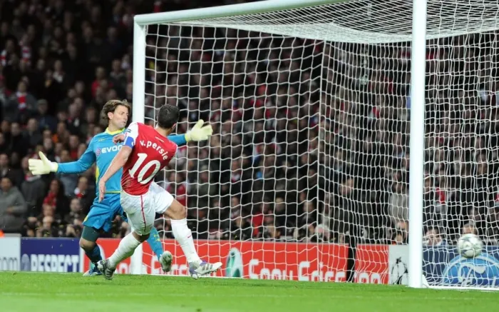 Framed Print : Robin van Persie's Brace: Arsenal 2-0 Borussia Dortmund, UEFA Champions League Group F