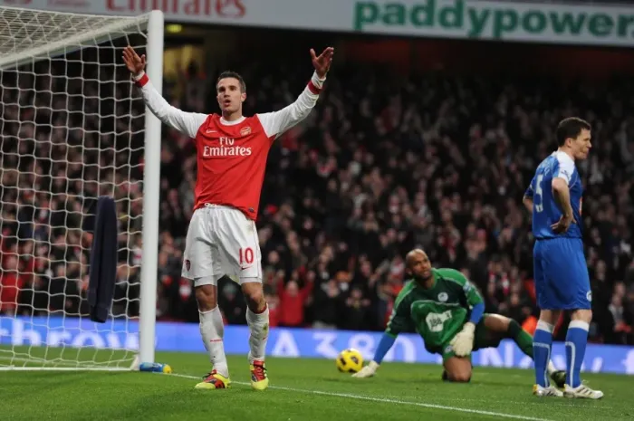 Framed Print : Robin van Persie's Brace: Arsenal's 3-0 Victory Over Wigan Athletic