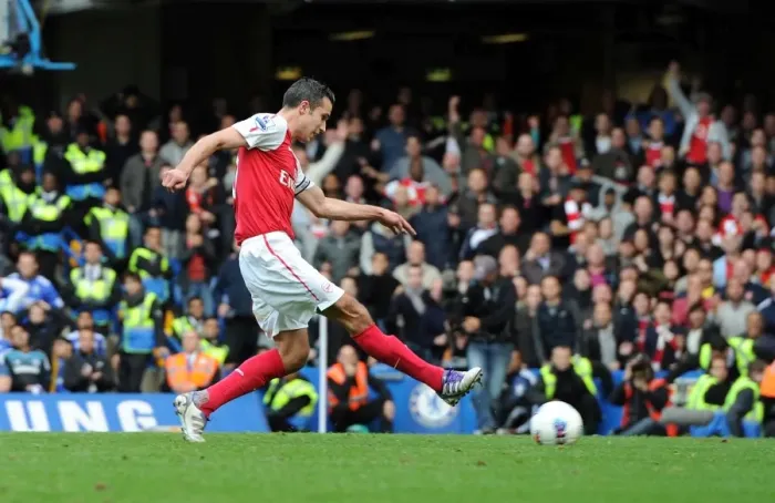 Framed Print : Robin van Persie's Brace: Arsenal's Comeback Win Over Chelsea in the Premier League (3-5), Stamford Bridge, 29 / 10 / 11