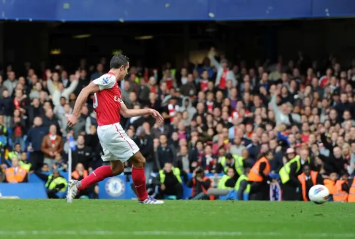 Framed Print : Robin van Persie's Brace: Arsenal's Thrilling 3-5 Comeback Victory Over Chelsea in the Premier League (2011)