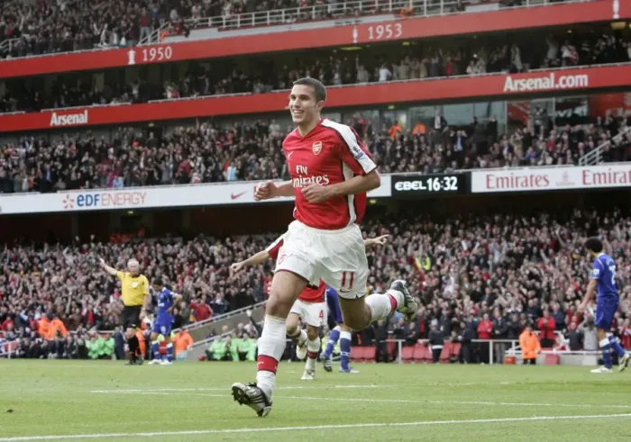 Framed Print : Robin van Persie's Brace: Arsenal's Triumph over Everton (3-1) in the Premier League Framed Print : Robin van Persie's Brace: Arsenal's Triumph over Everton (3-1) in the Premier League