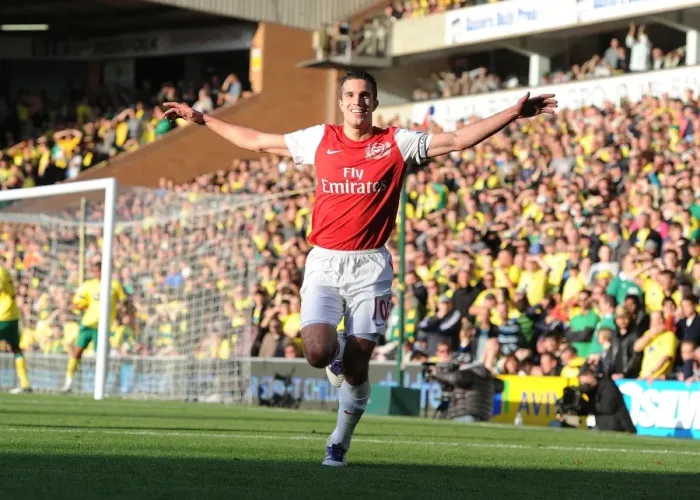 Framed Print : Robin van Persie's Brace: Norwich City vs. Arsenal, Premier League 2011-12 Framed Print : Robin van Persie's Brace: Norwich City vs. Arsenal, Premier League 2011-12