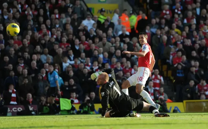 Framed Print : Robin van Persie's Brilliant Strike: Arsenal's Second Goal vs. Norwich City (Premier League 2011-12)