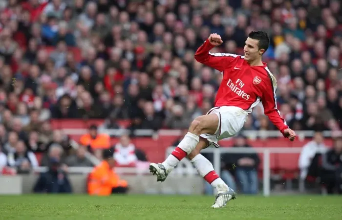 Framed Print : Robin van Persie's Determined Stance at Emirates Stadium: Arsenal vs. Fulham, Barclays Premier League, 28 / 2 / 09 Framed Print : Robin van Persie's Determined Stance at Emirates Stadium: Arsenal vs. Fulham, Barclays Premier League, 28 / 2 / 09