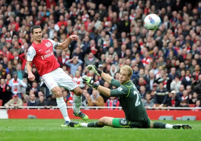 Framed Print : Robin van Persie's Disallowed Goal: The Controversial Moment vs Manchester City (2011-12)