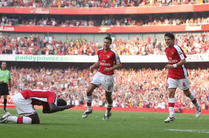 Framed Print : Robin van Persie's Double: Arsenal's 3-0 Victory Over Newcastle (2008) Framed Print : Robin van Persie's Double: Arsenal's 3-0 Victory Over Newcastle (2008)
