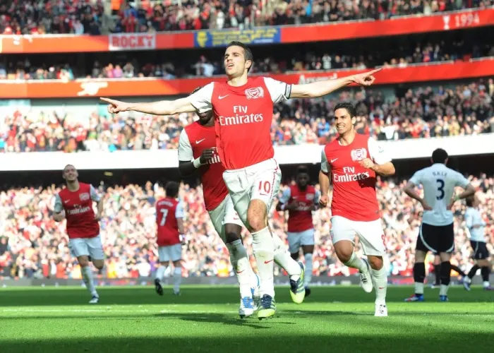 Framed Print : Robin van Persie's Double: Thrilling Arsenal Victory Over Tottenham in the Premier League, 2012