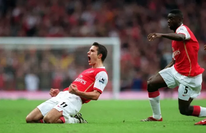 Framed Print : Robin van Persie's Dramatic Free-Kick Goal: Arsenal 1-1 Everton, FA Premier League (2006)