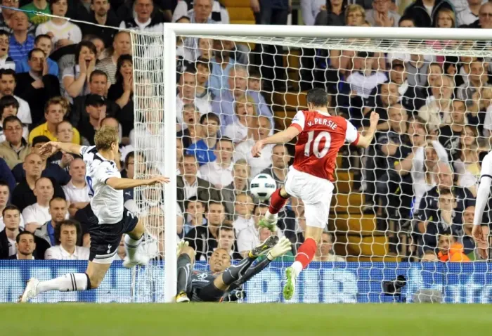 Framed Print : Robin van Persie's Dramatic Hat-Trick: Arsenal vs. Tottenham, 20 / 4 / 11