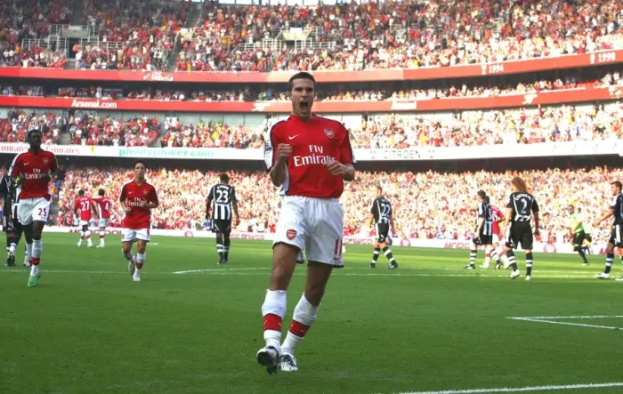 Framed Print : Robin van Persie's Epic Debut: Arsenal's 3-0 Thrashing of Newcastle (2008)