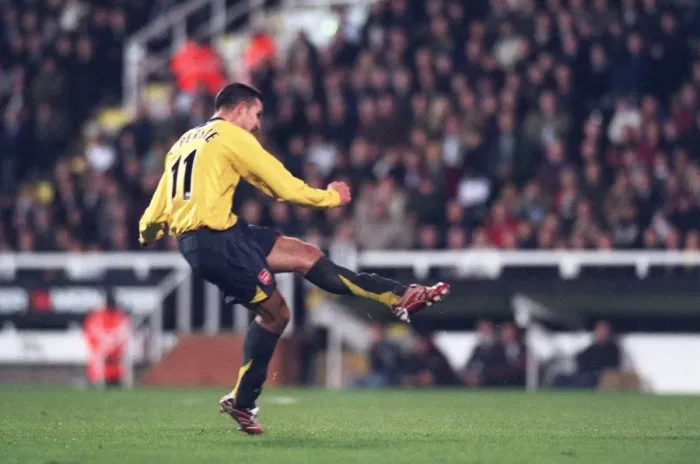 Framed Print : Robin van Persie's Epic Free Kick: Arsenal's 2:1 Victory Over Fulham, FA Premiership, 2006 Framed Print : Robin van Persie's Epic Free Kick: Arsenal's 2:1 Victory Over Fulham, FA Premiership, 2006