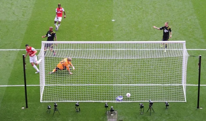 Framed Print : Robin van Persie's Milestone: Arsenal's 100th Goal against Bolton Wanderers (2011-12)