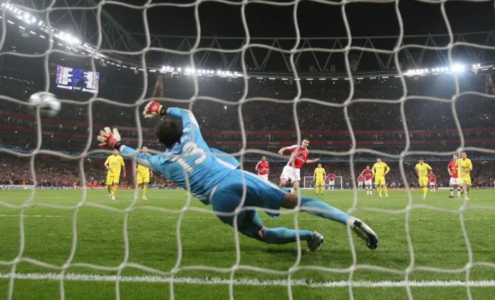 Framed Print : Robin van Persie's Penalty: Arsenal's Decisive Goal vs Villarreal in UEFA Champions League Quarterfinals (15 / 4 / 2009)