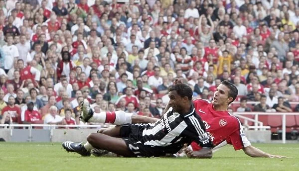 Robin van Persie's Pressured Strike: Arsenal's 2nd Goal vs. Newcastle (30 / 8 / 08)