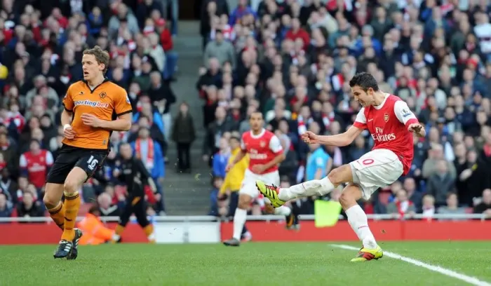 Framed Print : Robin van Persie's Pressured Strike: Arsenal's Decisive Goal (2-0) vs. Wolverhampton Wanderers (2011)