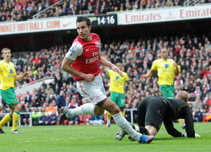 Framed Print : Robin van Persie's Return: Arsenal v Norwich City, Premier League Goal Celebration (2011-12) Framed Print : Robin van Persie's Return: Arsenal v Norwich City, Premier League Goal Celebration (2011-12)