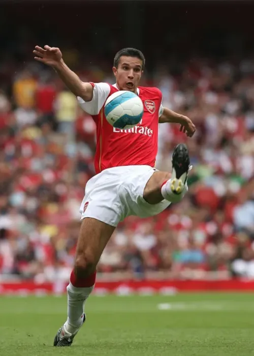 Framed Print : Robin van Persie's Strike: Arsenal's 2-1 Victory Over Fulham, 2007