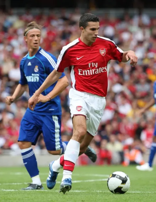 Framed Print : Robin van Persie's Stunner: Arsenal's 1-0 Victory Over Real Madrid in the Emirates Cup (2008)