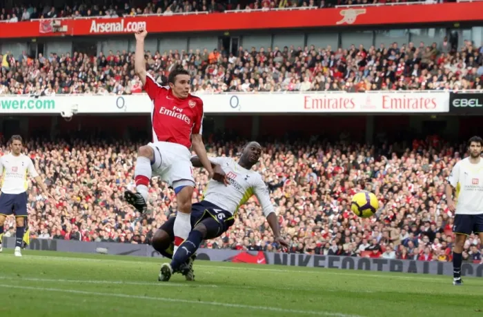 Framed Print : Robin van Persie's Stunner: Arsenal's 3-0 Victory Over Tottenham, 2009 Framed Print : Robin van Persie's Stunner: Arsenal's 3-0 Victory Over Tottenham, 2009