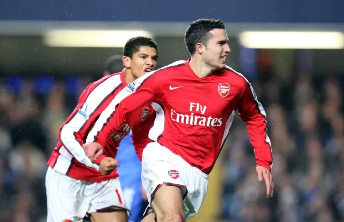 Framed Print : Robin van Persie's Stunner: Arsenal's First Goal in 1-2 Victory over Chelsea, Barclays Premier League, Stamford Bridge (November 2008)