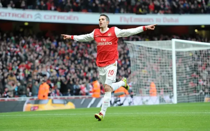 Framed Print : Robin van Persie's Stunner: Arsenal's Opening Goal in 3-0 Victory over Wigan Athletic (2010-11)