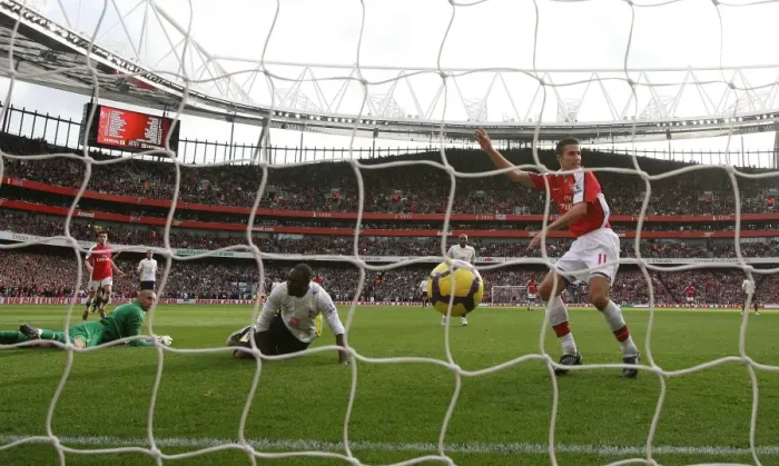Framed Print : Robin van Persie's Stunner: Arsenal's Triumph over Tottenham Hotspur (3-0), 2009 Framed Print : Robin van Persie's Stunner: Arsenal's Triumph over Tottenham Hotspur (3-0), 2009
