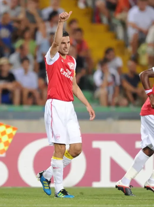 Framed Print : Robin van Persie's Stunner: Arsenal's Winning Goal Against Udinese in UEFA Champions League Play-Off (2011)