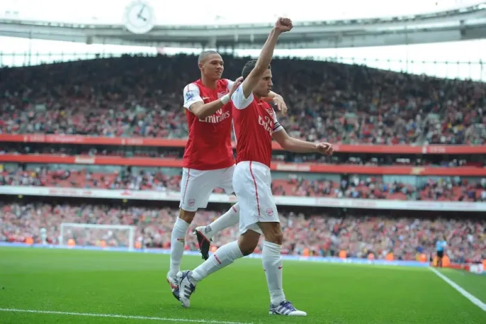 Framed Print : Robin van Persie's Stunner: Arsenal's Winning Goal vs. Bolton Wanderers (2011-12) Framed Print : Robin van Persie's Stunner: Arsenal's Winning Goal vs. Bolton Wanderers (2011-12)