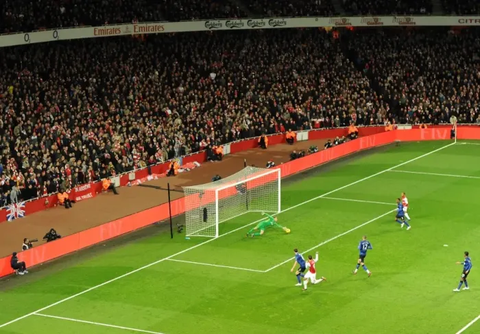 Framed Print : Robin van Persie's Stunning Goal: Arsenal vs. Manchester United (2011-12)