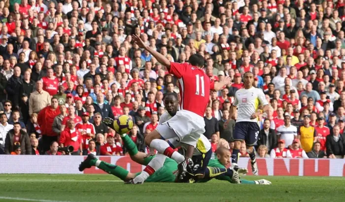 Framed Print : Robin van Persie's Stunning Goal: Arsenal's 3-0 Victory over Tottenham Hotspur, 2009