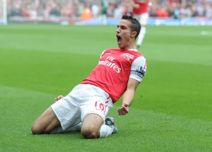 Framed Print : Robin van Persie's Stunning Goal: Arsenal's Victory Against Sunderland in the 2011-12 Premier League