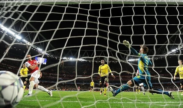 Robin van Persie's Stunning Goal Past Roman Weidenfeller: Arsenal vs Borussia Dortmund, UEFA Champions League, 2011