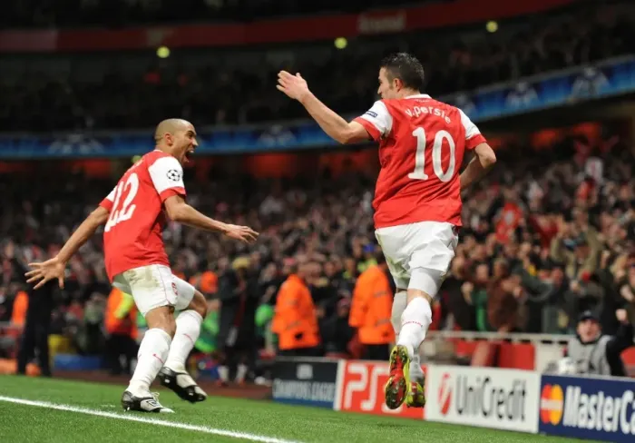 Framed Print : Robin van Persie's Thriller: Arsenal's Historic 2-1 Victory Over Barcelona (16 / 2 / 2011)