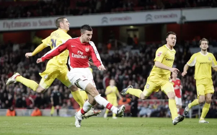 Framed Print : Robin van Persie's Thrilling 4th Goal: Arsenal's 4-0 FA Cup Victory Framed Print : Robin van Persie's Thrilling 4th Goal: Arsenal's 4-0 FA Cup Victory