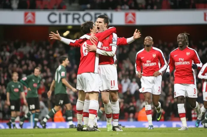 Framed Print : Robin van Persie's Thrilling Debut Goal: Arsenal 3-1 Plymouth Argyle, FA Cup 3rd Round, 2009