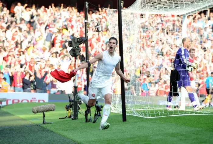 Framed Print : Robin van Persie's Thrilling Goal: Arsenal 1 - 1 Liverpool, Barclays Premier League, Emirates Stadium, 17 / 4 / 11 Framed Print : Robin van Persie's Thrilling Goal: Arsenal 1 - 1 Liverpool, Barclays Premier League, Emirates Stadium, 17 / 4 / 11