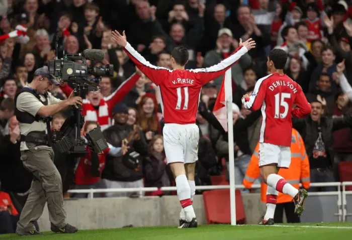 Framed Print : Robin van Persie's Thrilling Goal: Arsenal vs. Liverpool, 1:1, Barclays Premier League, Emirates Stadium (December 21, 2008)