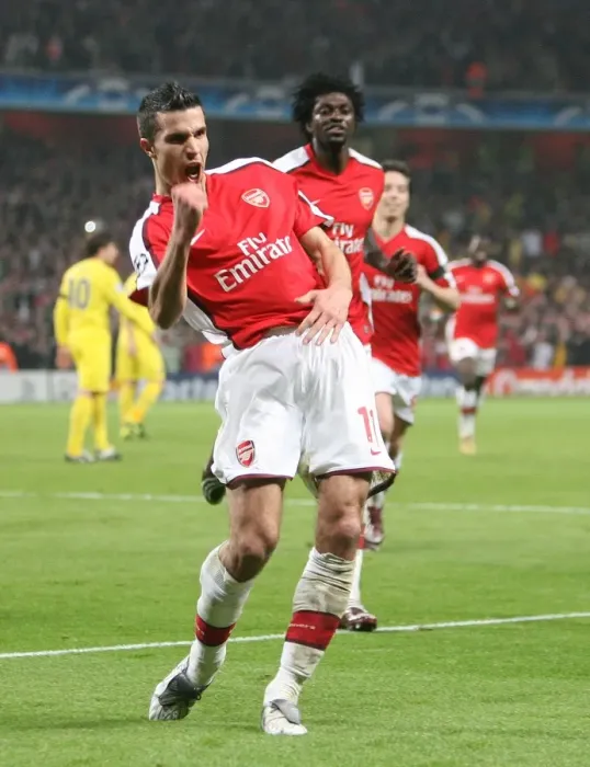 Framed Print : Robin van Persie's Triumph: Arsenal's Unforgettable 3-0 Victory Over Villarreal in the UEFA Champions League Quarterfinals