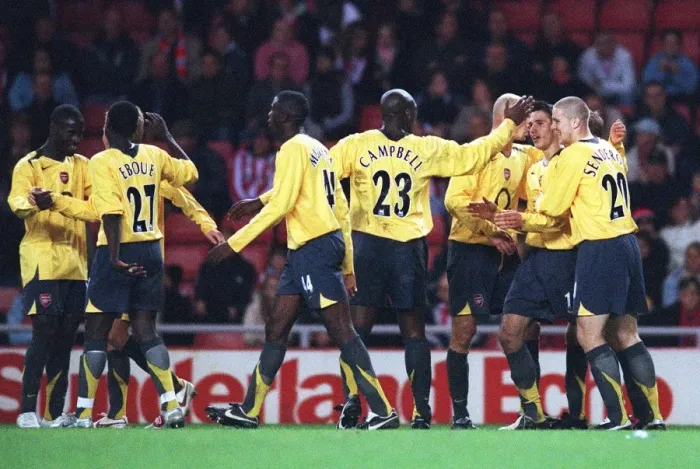 Framed Print : Robin van Persie's Triumph: Arsenal's 3-0 Carling League Cup Victory over Sunderland